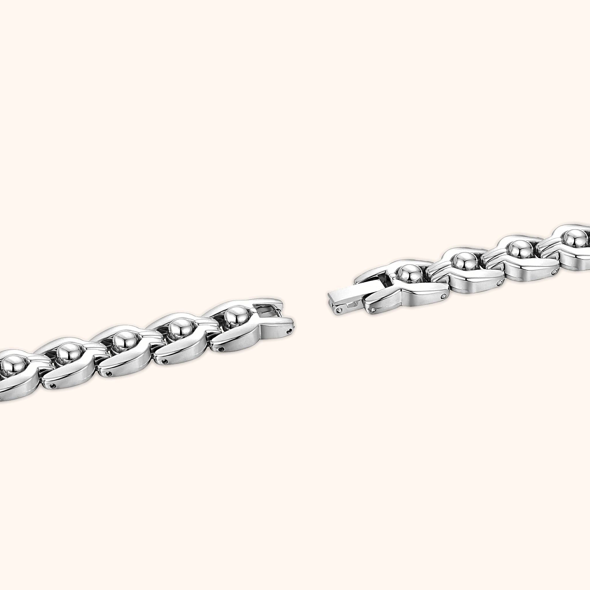 OhKlassy Isara Silver women's vintage-inspired watch, bracelet and clasp detail